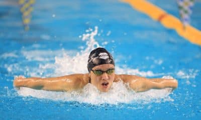 Carol Santiago nadando os 100m borboleta durante o Campeonato Brasileiro de Natação paralímpica