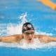 Carol Santiago nadando os 100m borboleta durante o Campeonato Brasileiro de Natação paralímpica