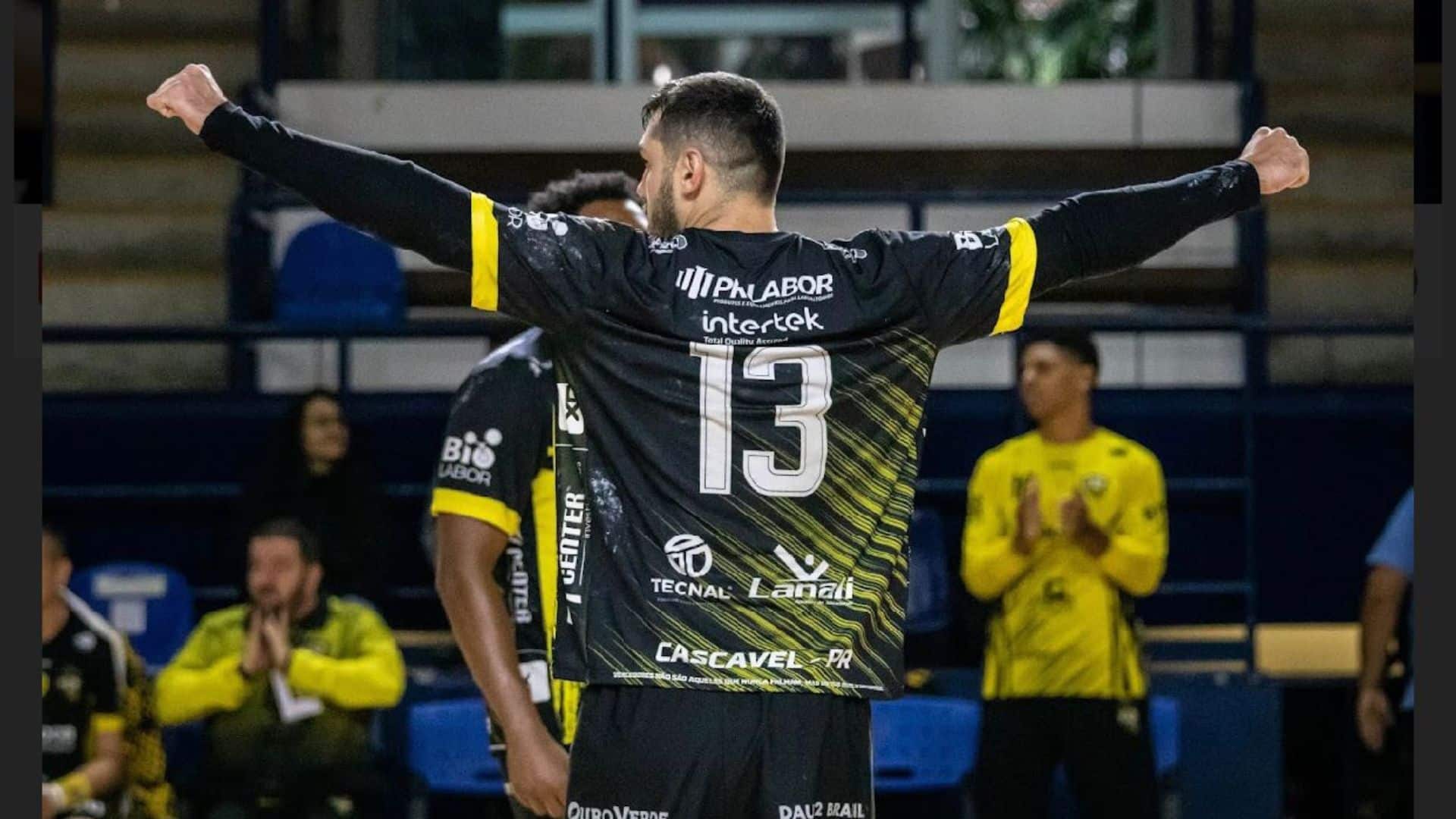 Taubaté é um dos dois times garantidos até o momento na semifinal do campeonato centro-sul americanod e handebol (Foto: Olívia Rueda)