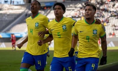 Jogadores do Brasil comemorando um dos gols na vitória sobre a Tunísia pela Copa do Mundo Sub-20 (Lesley Ribeiro/CBF)
