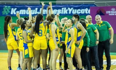 Comemoração das jogadoras brasileiras após a vitória do Brasil sobre a República Dominicana pela AmeriCup Sub-16 Feminina (Divulgação/@NextGenHoops)