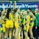 Comemoração das jogadoras brasileiras após a vitória do Brasil sobre a República Dominicana pela AmeriCup Sub-16 Feminina (Divulgação/@NextGenHoops)