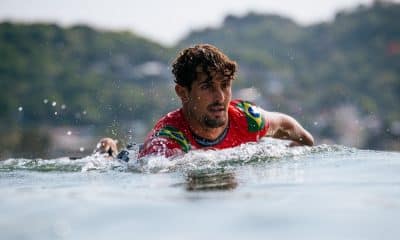 João Chianca, Chumbinho, em ação na etapa do Circuito Mundial de Surfe 2023