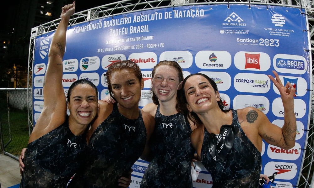 Nathalia Almeida, Maria Fernanda Costa, Stephanie Balduccini formam o revezamento 4x200m no Mundial de Fukuoka