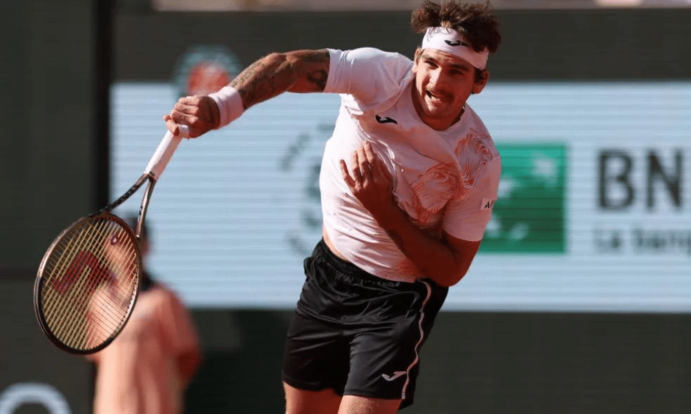 Thiago Wild em ação no Grand Slam de Roland Garros contra Nishioka