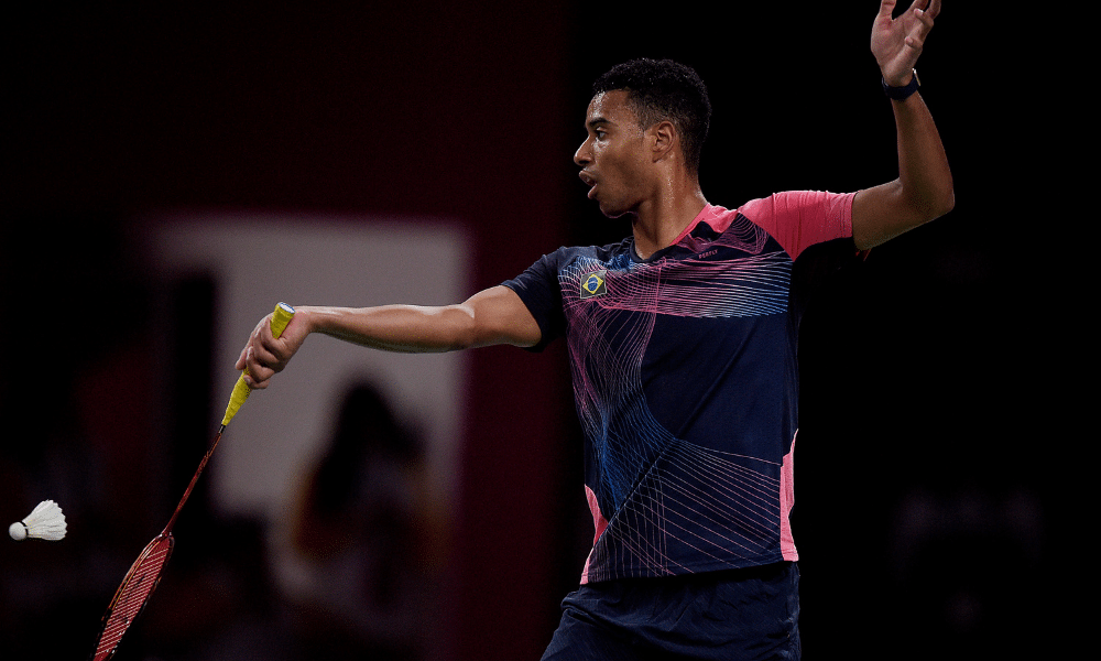 Ygor Coelho em ação numa partida de badminton (Alexandre Loureiro-COB)