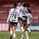 Jogadoras do Corinthians comemoram gol contra o São José no Paulistão Feminino