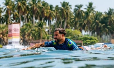 Ítalo Ferreira no mar de Surf City, em El Salvador na WSL