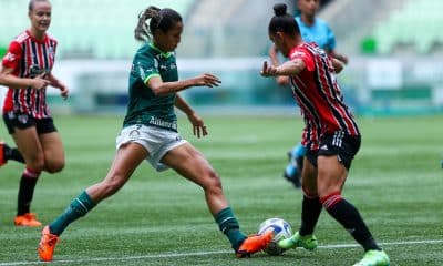 Jogadoras de Palmeiras e São Paulo dividem bola em jogo do Brasileiro Feminino - Série A1 ao vivo