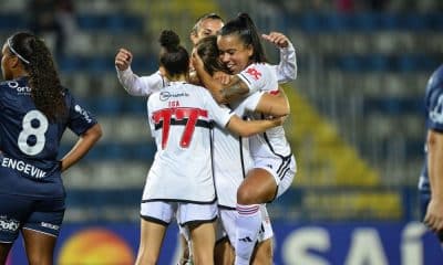 Jogadoras do São Paulo comemoram gol na partida contra o SKA Brasil pelo Paulistão Feminino