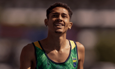 Bartolomeu da Silva comemora medalha de bronze no Mundial de atletismo paralímpico