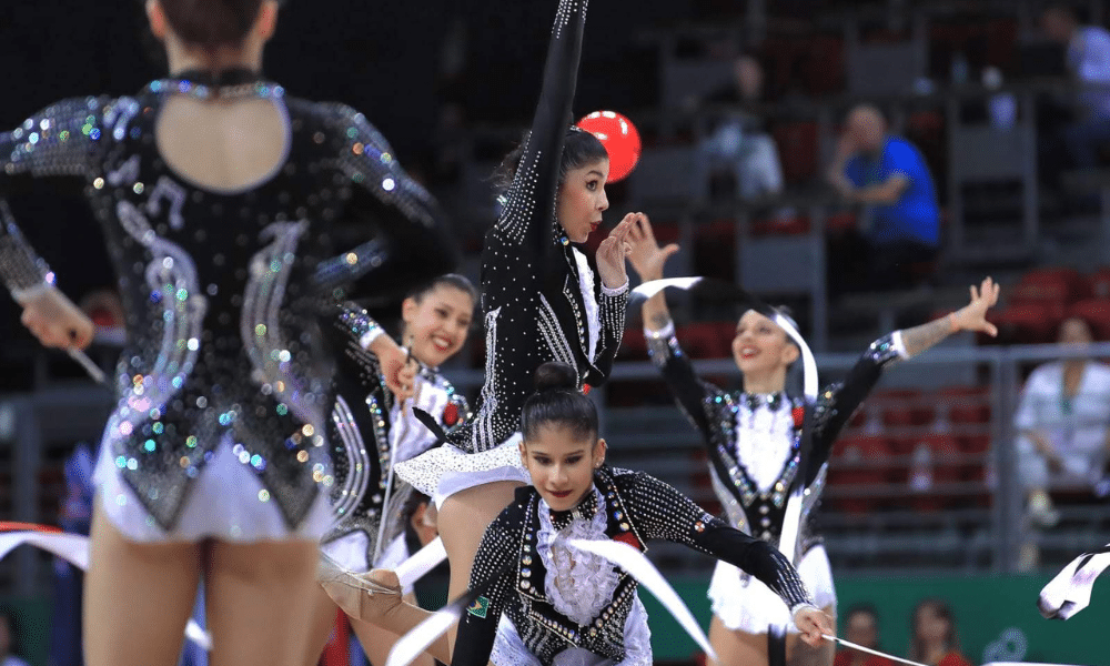 Conjunto do Brasil se apresenta na série mista que conquistou medalha de ouro na Copa do Mundo de ginástica rítmica