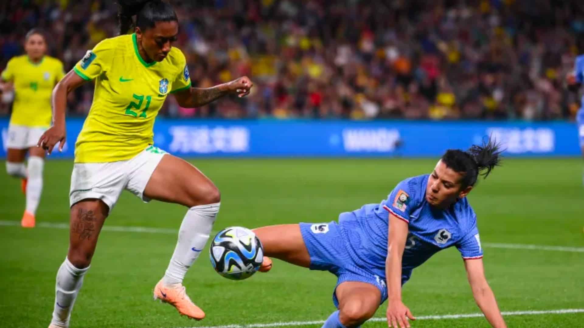 O Brasil foi derrotado por 2 a 1 pela França e agora depende de jogo contra a Jamaica para avançar na Copa do Mundo Feminina (Foto: Franck Fife/AFP)