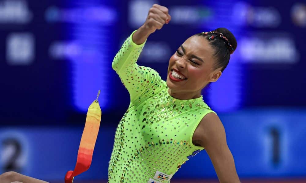 A ginasta Geovanna Santos em ação no Brasileiro de ginástica rítmica (Ricardo Bufolin/CBG)