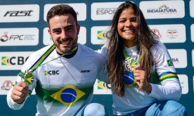 Os ciclistas Guilherme Ribeiro e Paola Reis celebrando seus títulos no Brasileiro de BMX (Alan Modesto/CBC)