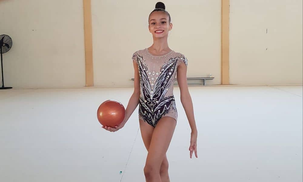 Jovem ginasta Keila Santos, destaque do Brasileiro Juvenil de ginástica rítmica (Reprodução/Guia Ponto Novo)
