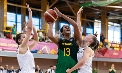 Giovanna Rocha tenta arremesso em duelo do Brasil contra a Lituânia no Mundial sub-19 de basquete feminino