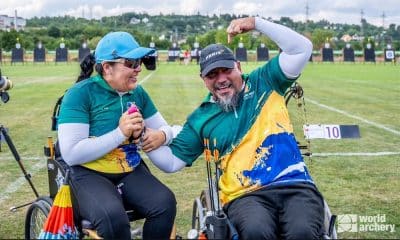 Na imagem, Jane Karla e Reinaldo Charão comemorando a conquista da medalha de prata no Mundial de Tiro com Arco Paralímpico.