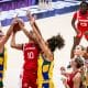 Jogadoras do Brasil e Canadá disputam bola no garrafão pelo Campeonato Mundial de Basquete Feminino Sub-19 (Divulgação/FIBA)