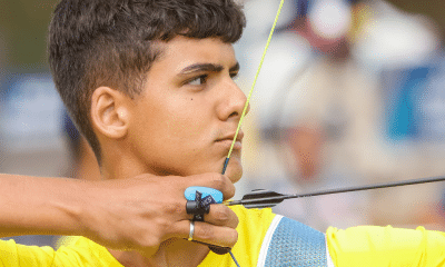 Matheus Gomes em ação no Mundial Juvenil de tiro com arco; Ana Carolina Popperl também compete