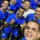 Jogadores do São José tiram selfie no Campeonato Brasileiro de hóquei sobre a grama