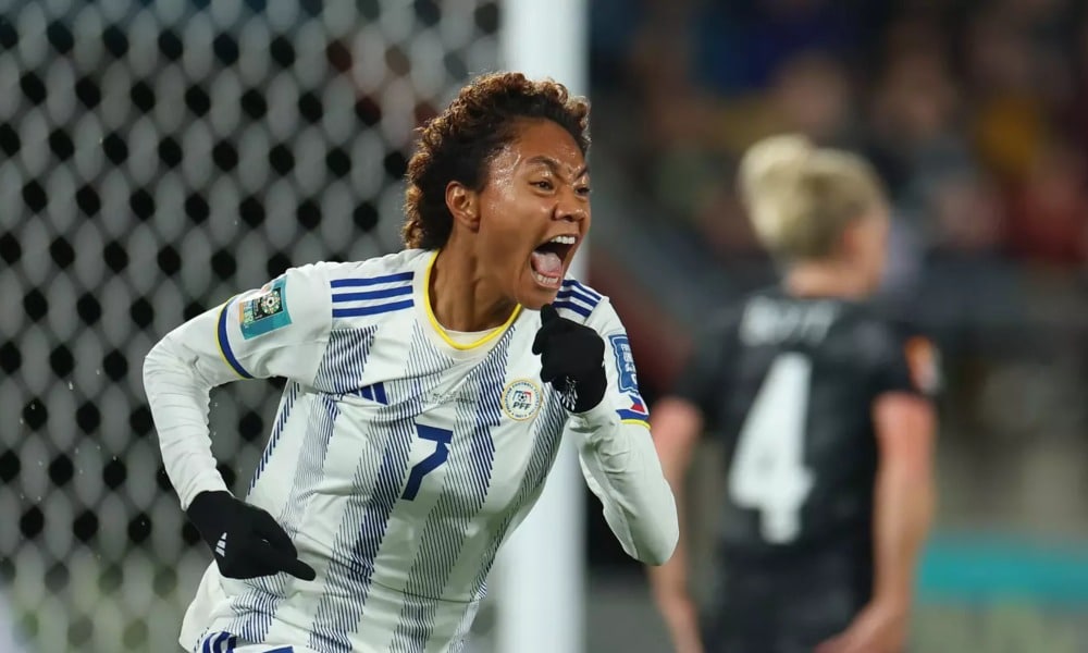Sarina Bolden, das Filipinas, vibra após marcar contra a Nova Zelândia pela Copa do Mundo Feminina