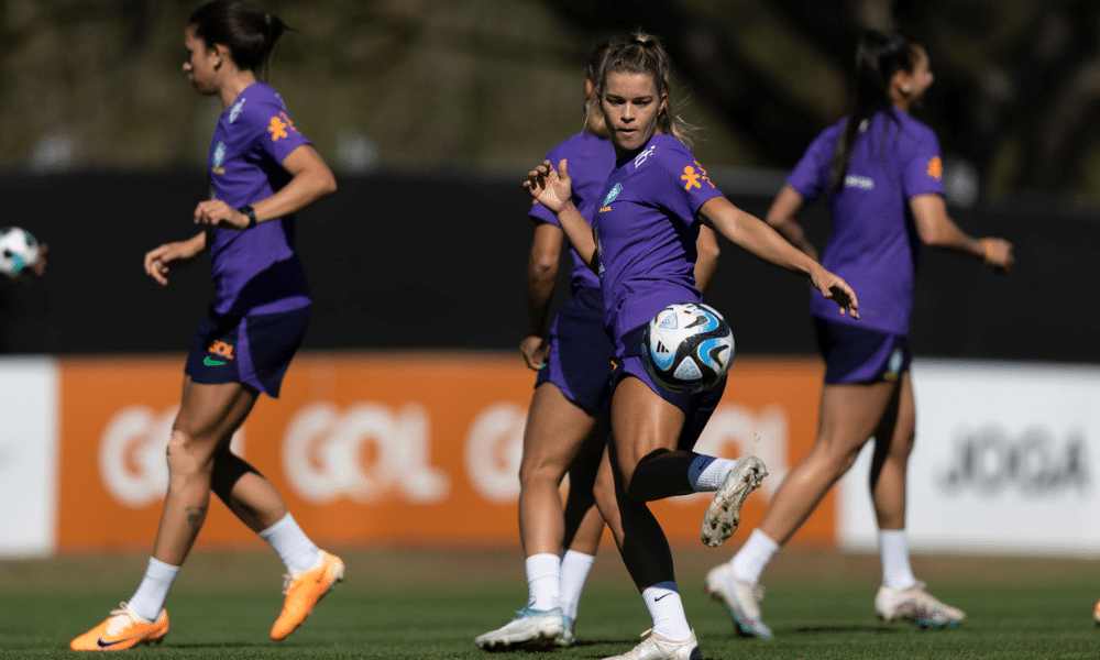 Tamires faz primeiro treino com bola com a seleção brasileira em Gold Coast para a Copa do Mundo Feminina