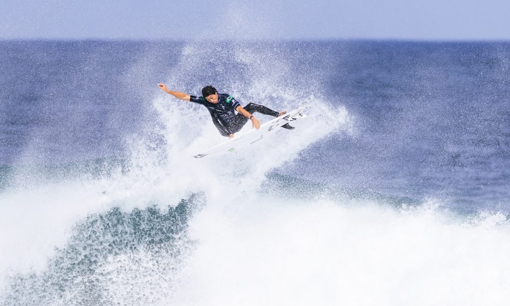 Yago Dora em ação na etapa de J-Bay da WSL