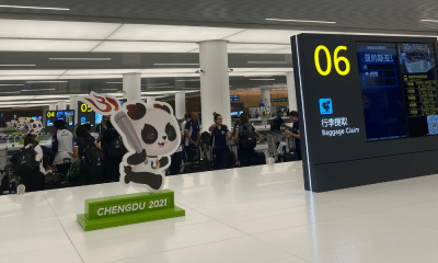 Panda, mascote dos Jogos Mundiais Universitários de Chengdu-2021, no aeroporto