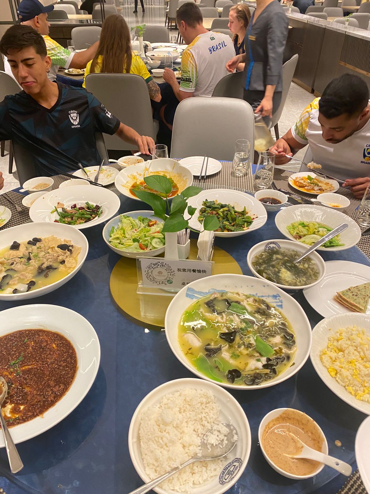 comida chinesa nos Jogos Mundiais Universitários