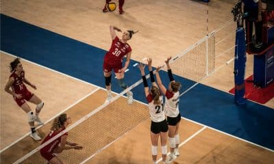 Olivia Rozanski, da Polônia, ataca sobre o bloqueio da Alemanha em jogo da Liga das Nações de vôlei feminino