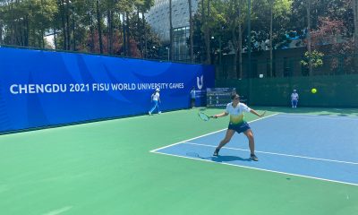 Tayná Mendes em ação no tênis dos Jogos Mundiais Universitários de Chengdu; Jackson Xavier também venceu