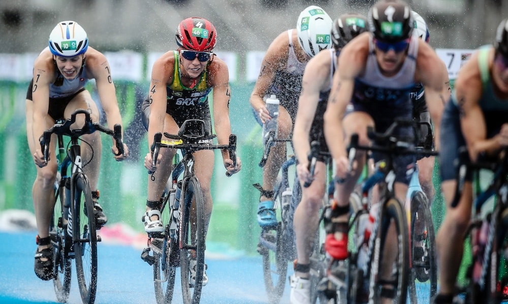 Guia Olímpico do Triatlo nos Jogos Olímpicos de Paris 2024 - na foto, Vittoria Lopes em disputa durante Olimpíadas de Tóquio 2020