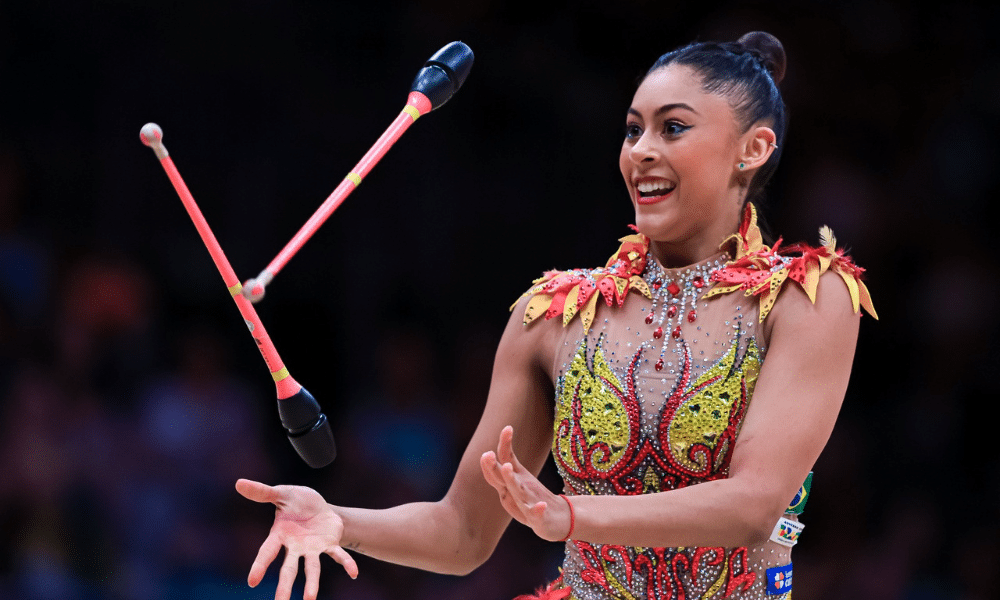 Babi Domingos em apresentação nas maças no Mundial de ginástica rítmica (Foto: Ricardo Bufolin)