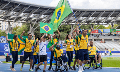 Brasileiros desfilam na abertura do Mundial de atletismo paralímpico; Brasil tem vagas asseguradas nos Jogos Paralímpicos de Paris 2024