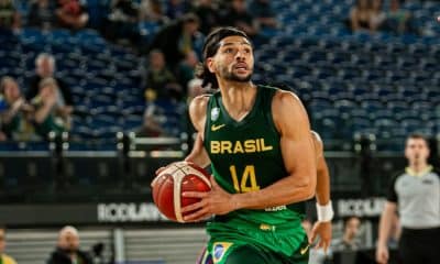 Léo Meindl parte para cesta em jogo do Brasil contra Venezuela pela Boomers vs World