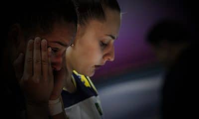 Na imagem, choro e decepção das jogadoras do Brasil.