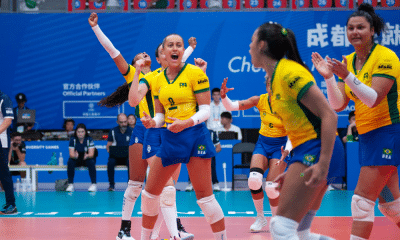 Jogadoras do Brasil vibram com vitória diante de Taiwan no vôlei feminino dos Jogos Mundiais Universitários de Chengdu