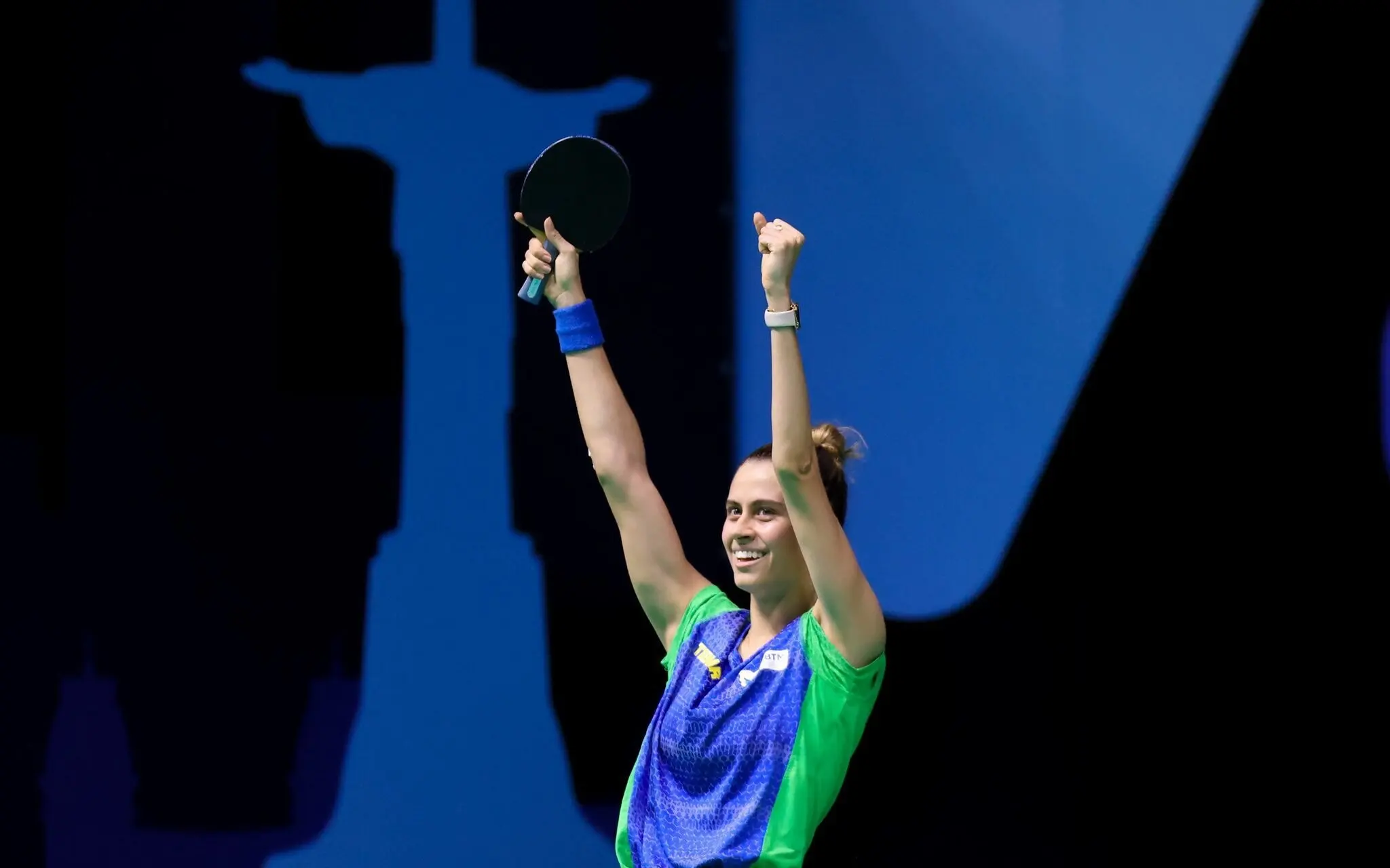 Bruna Takahashi comemora avanço no WTT Contender do Rio de Janeiro, no Brasil (Foto: Miriam Jeske/CBTM)