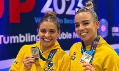 Camilla Lopes e Alice Gomes com medalhas conquistadas na etapa de Palm Beach da Copa do Mundo de ginástica de trampolim