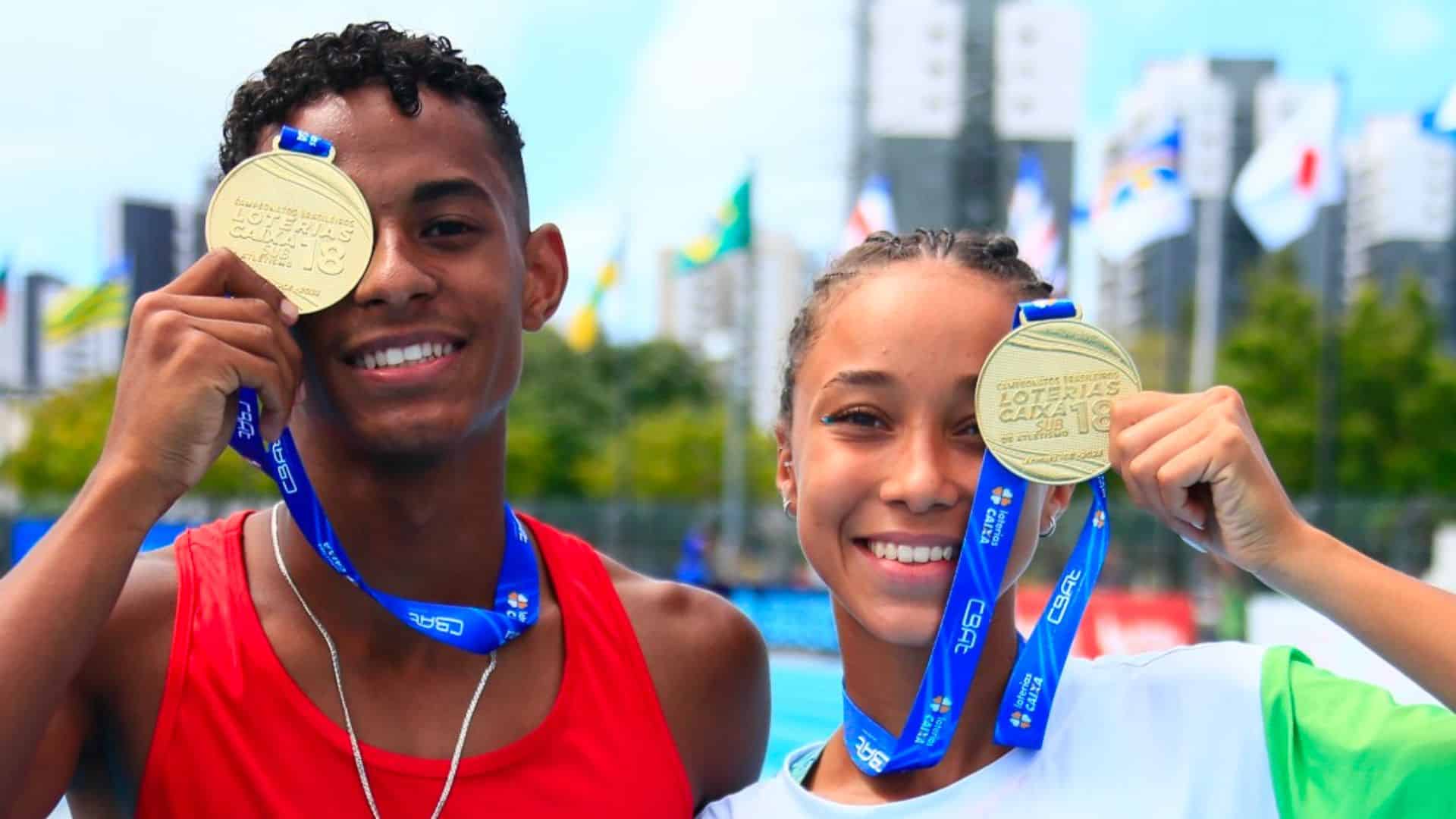 Amanda Miranda da Silva e Carlos Eduardo Lara Domingos conquistaram o ouro no Brasileiro sub-18 de atletismo neste sábado (Foto: Divulgação/CBAt)
