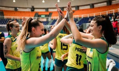 Comemoração das jogadoras do Brasil na vitória no Mundial Sub-21 Feminino (Divulgação/Volleyball World)