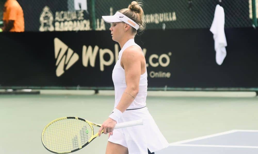Brasileira Laura Pigossi competindo no WTA 125 de Barranquilla (Divulgação/Federação Colombiana de Tênis)