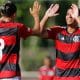 Na imagem, jogadores do Flamengo comemorando um dos gols. Foto: Twitter/ @goleada_base