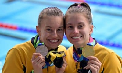 Beatriz e Débora Carneiro com medalhas no Mundial de Natação Paralímpica