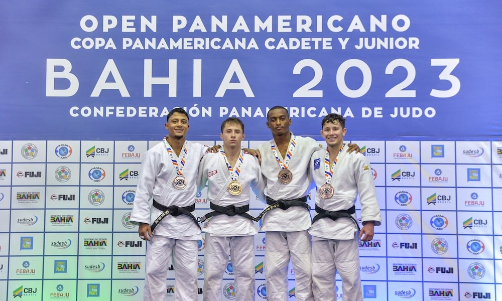 Aberto da bahia 60kg pódio 2023 Diego Ismael (prata), Michel Augusto (ouro), Ryan Conceição e Matheus Takaki (bronzes) 