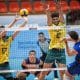 Lorenzo Magliano encara bloqueio duplo do Brasil em jogo do Campeonato Mundial Sub-19 de vôlei masculino