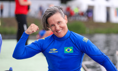 Mari Santilli sorri para foto após atuação na Copa do Mundo de paracanoagem