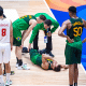Raulzinho cai na quadra após lesão na Copa do Mundo de basquete masculino