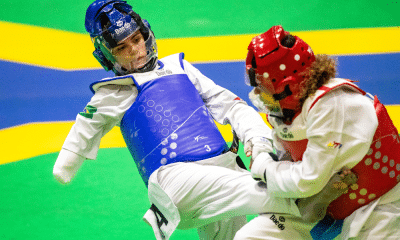 Silvana Fernandes, de uniforme azul, representou o Brasil no Grand Prix de Paris de parataekwondo